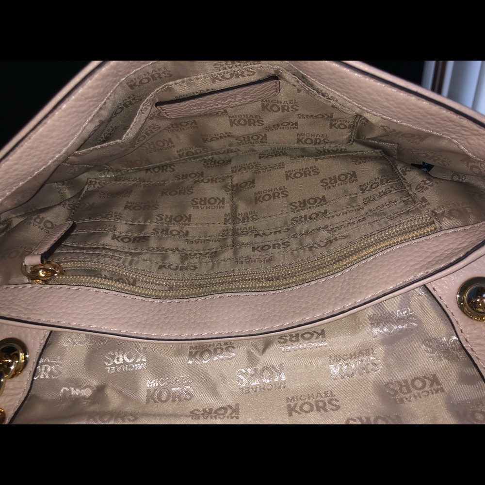 Michael Kors small chain purse - Picture 2 of 3